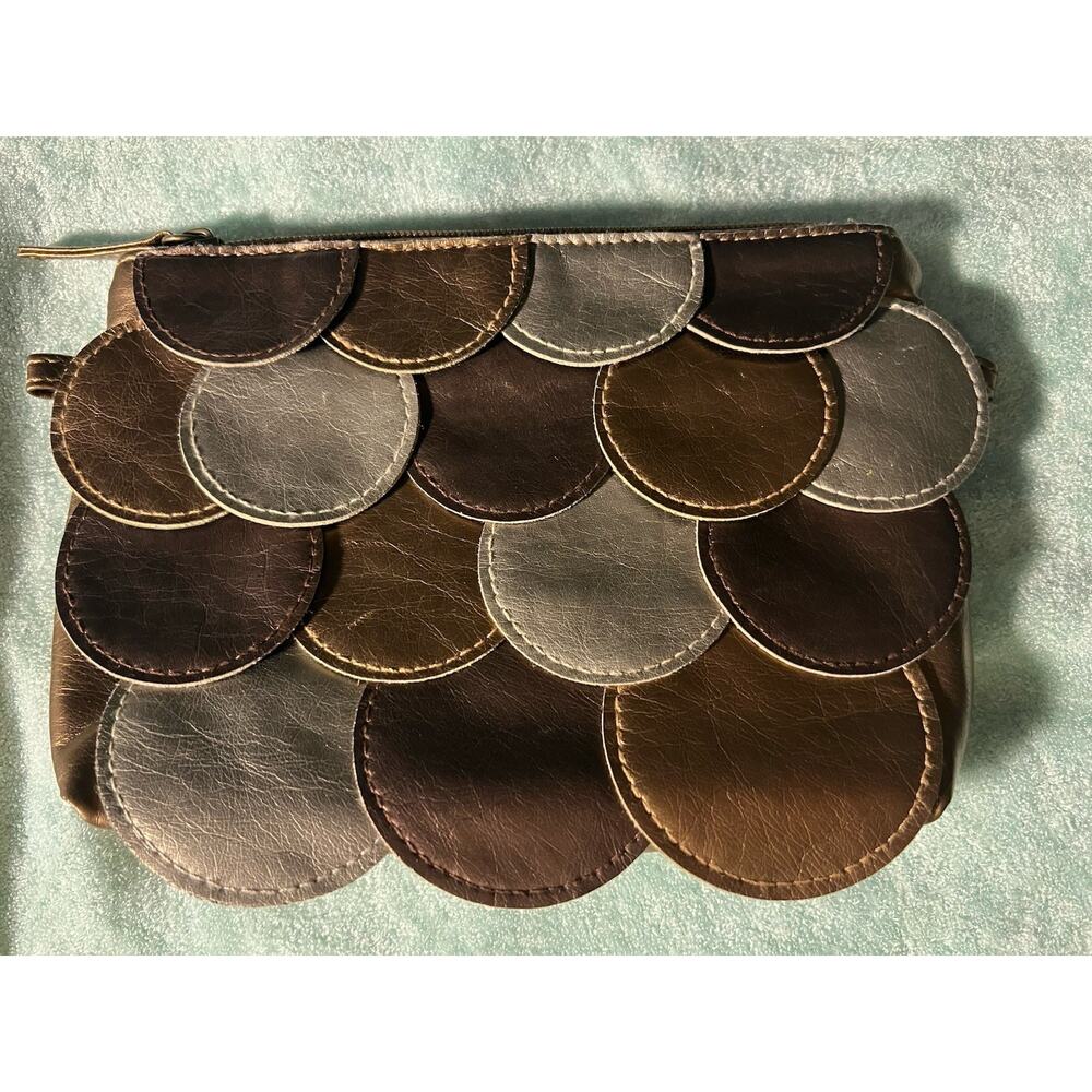 Vintage BEUNO Scalloped Circle Metallic Gold Silver Pewter Clutch Wallet Purse